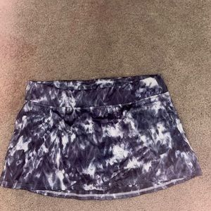 Athleta womens skirt. Size medium. Too big for me but incredibly great condition